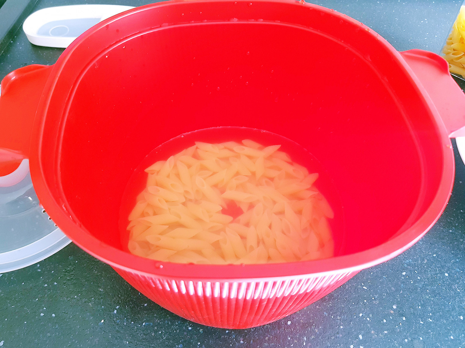 Cuocipasta Per Microonde 2 Pezzi – Contenitore Impilabile Con Scolacqua, Per Pasta, Verdure E Uova, Ideale Per Ufficio, Casa E Dormitorio
