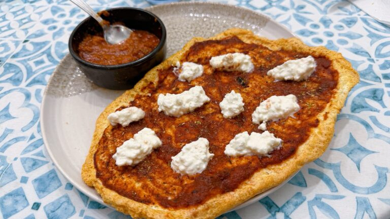 Pizza light da 150 calorie (consistenza focaccia) buona e facile da fare!