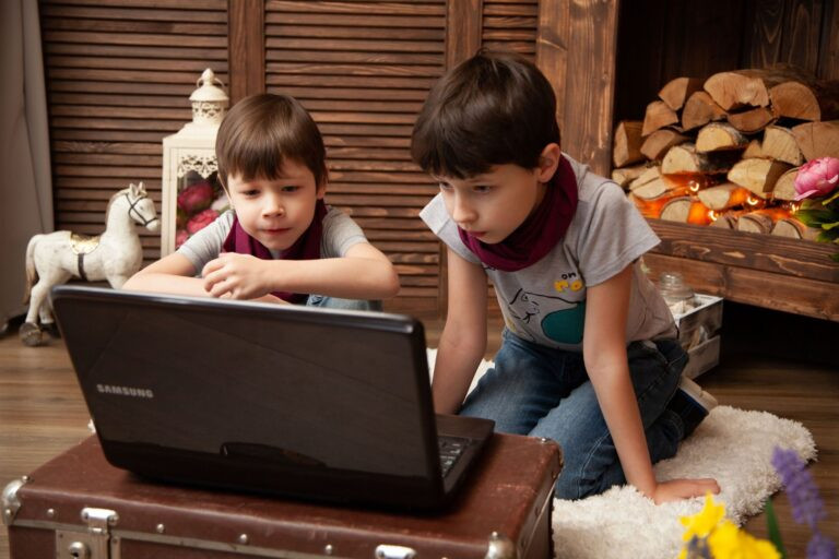 Come insegnare ai bambini a usare Internet in modo sicuro